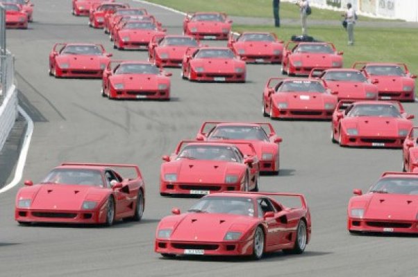 Ferrari F40 a împlinit 25 de ani